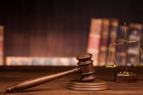 Richterhammer und Waage